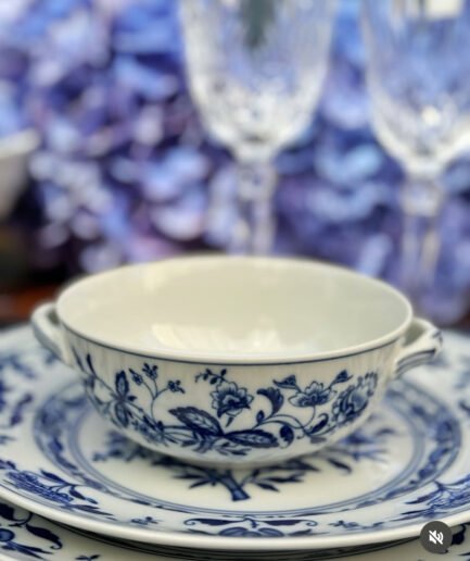 Taza de consomé porcelana de Vista Alegre. Colección Margao