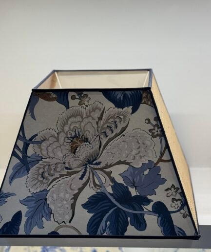 Pantalla cuatro caras en rafia y estampado 45 cm