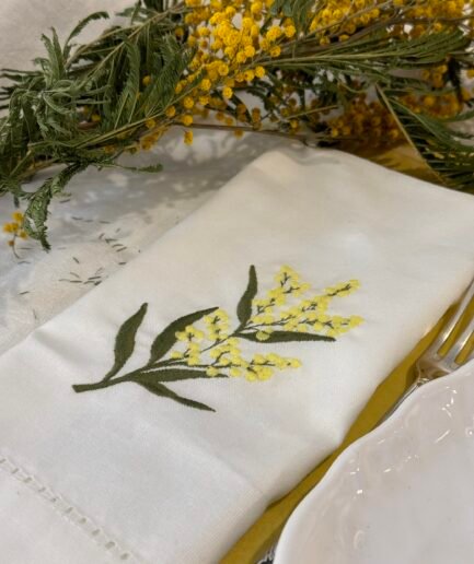 Servilletas bordadas flor del Zarzo Dorado