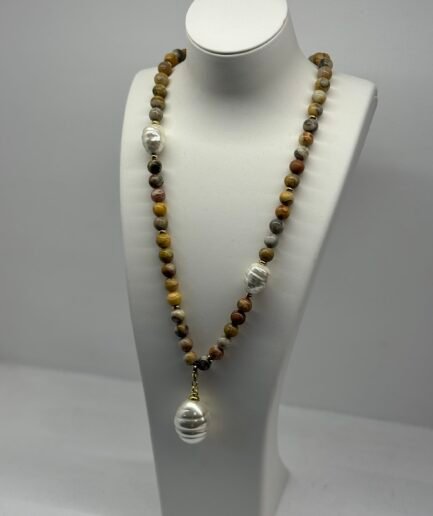 Collar artesanal con piedras naturales