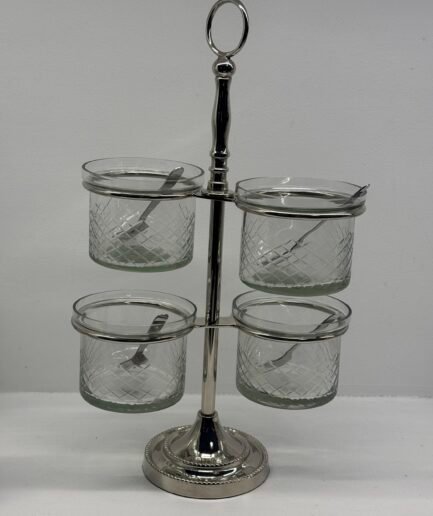 Conjunto de soporte en acero con cuatro tarros tallados