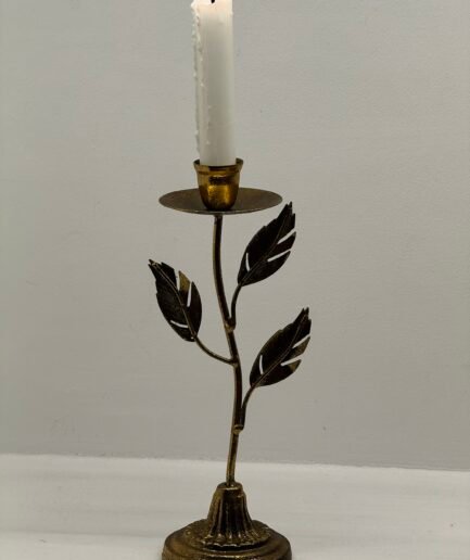 Candelabro de latón hoja
