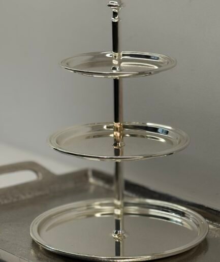 Soporte con tres bandejas baño de plata